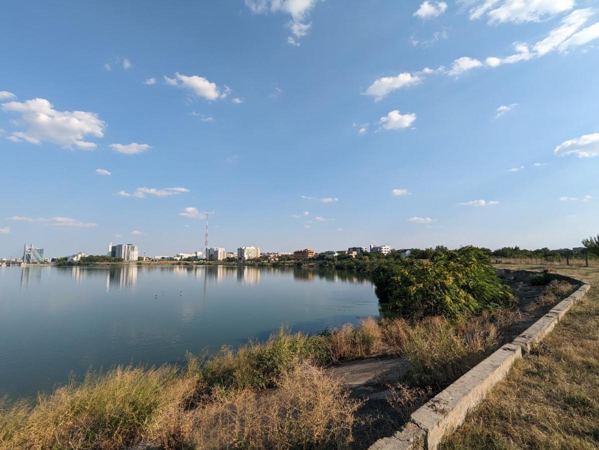 Horizon View Villa - Lakefront Terrace Suite 布加勒斯特 外观 照片
