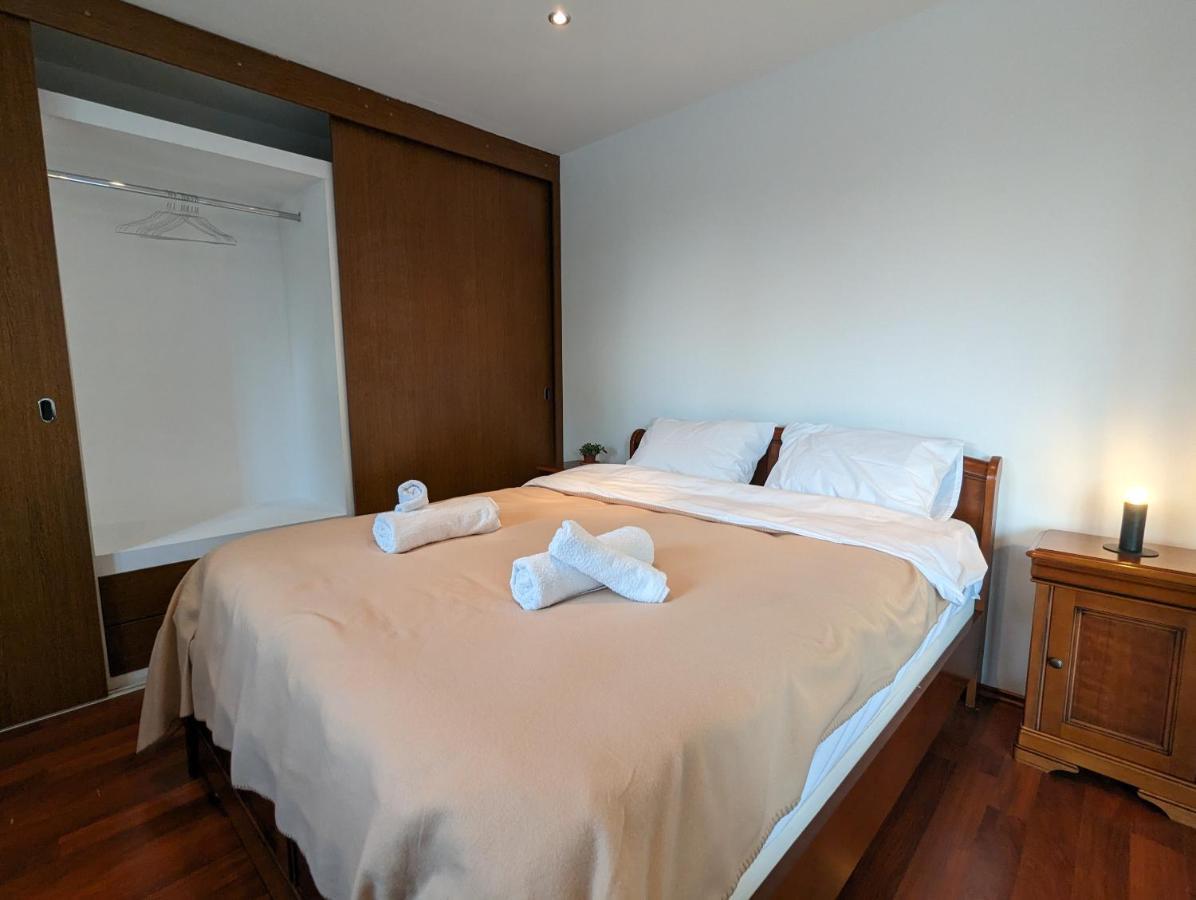 Horizon View Villa - Lakefront Terrace Suite 布加勒斯特 外观 照片